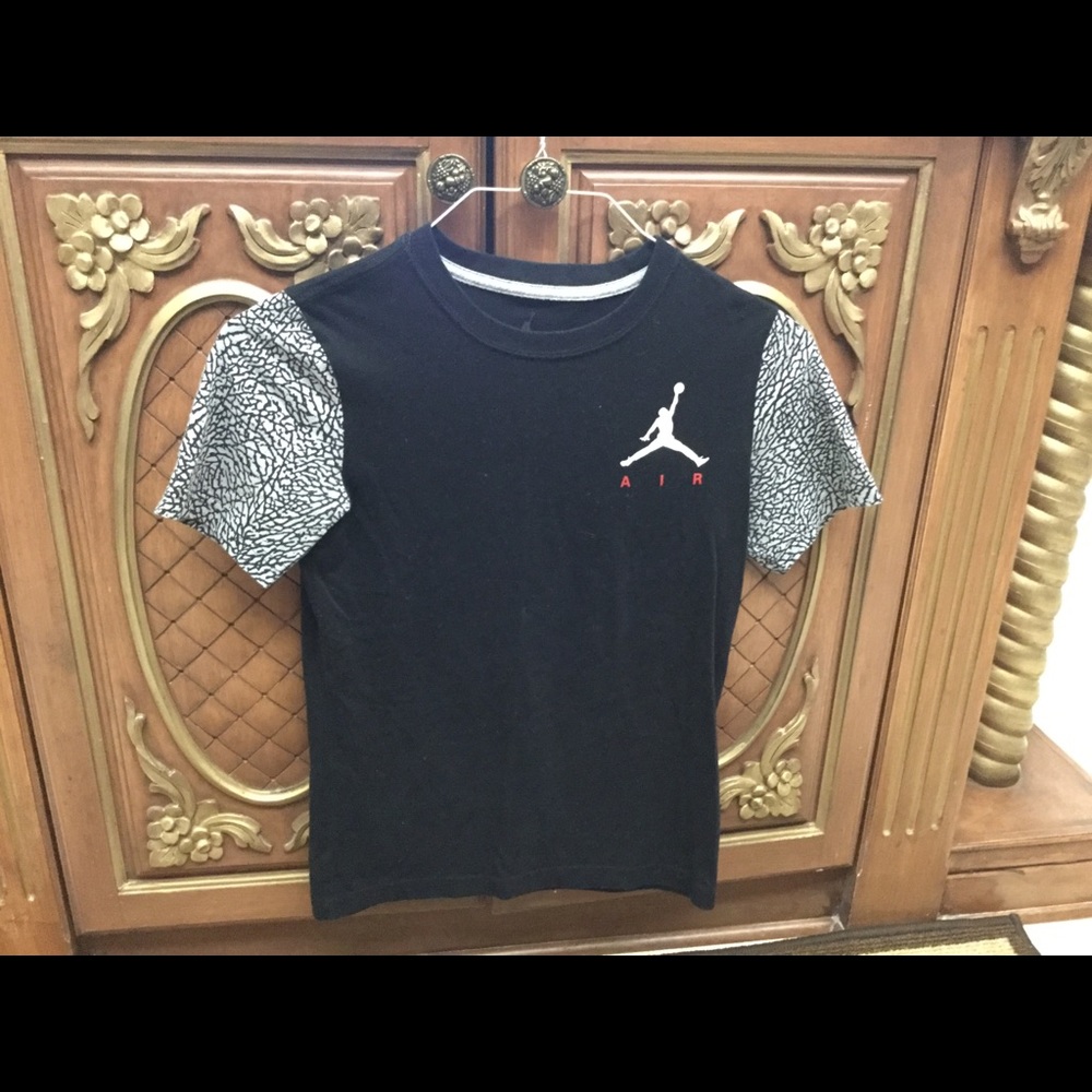 Jordan T-shirt. Junior girls or boys.